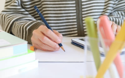 自宅で勉強する不登校のお子様